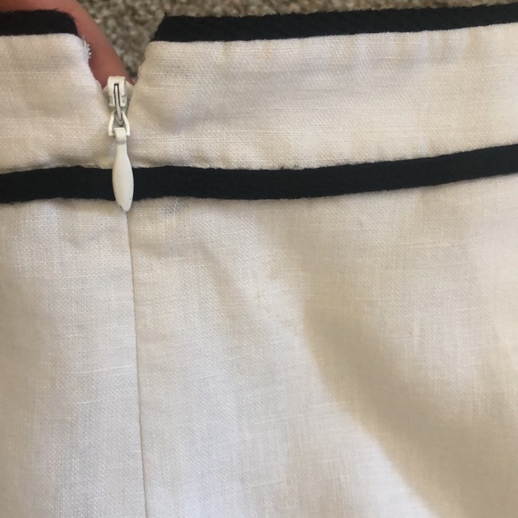 JCrew white lLinen Pencil Skirt with herringbone weave and black piping - Picture 6 of 7